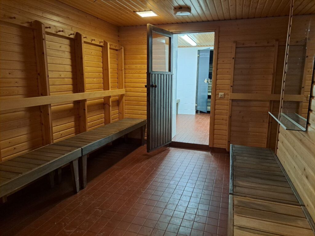picture of the changing room